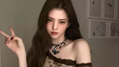 시크하게 V하는 한소희