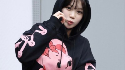 후드티 르세라핌 김채원