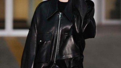 럭셔리한 블랙 의상 공항패션 르세라핌 카즈하 - 2