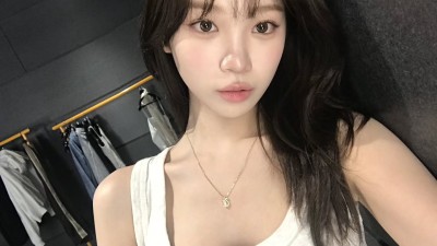민소매 르세라핌 김채원 - 2
